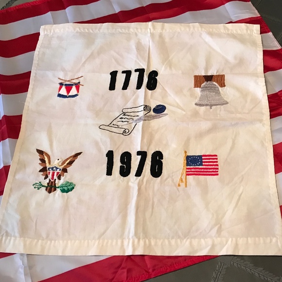 Vintage Patriotic Embroidered Linen - Picture 2 of 6